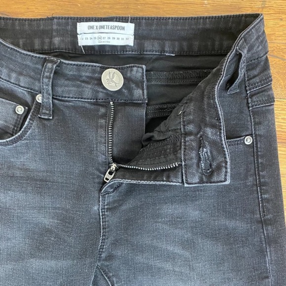 One Teaspoon Freebird Skinny Jeans Womens size 26 Black Split Knee Frayed - Picture 8 of 11
